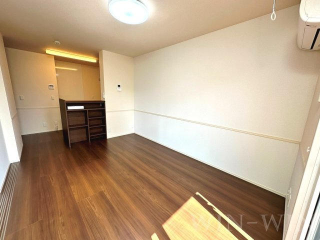 メゾン ラ・ヴェリテ Bの居間・リビング