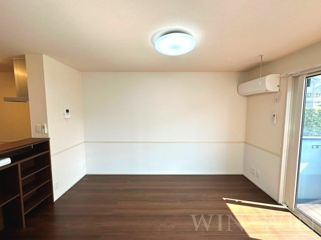 メゾン ラ・ヴェリテ Bの居間・リビング