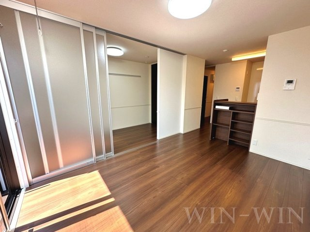 メゾン ラ・ヴェリテ Bの居間・リビング