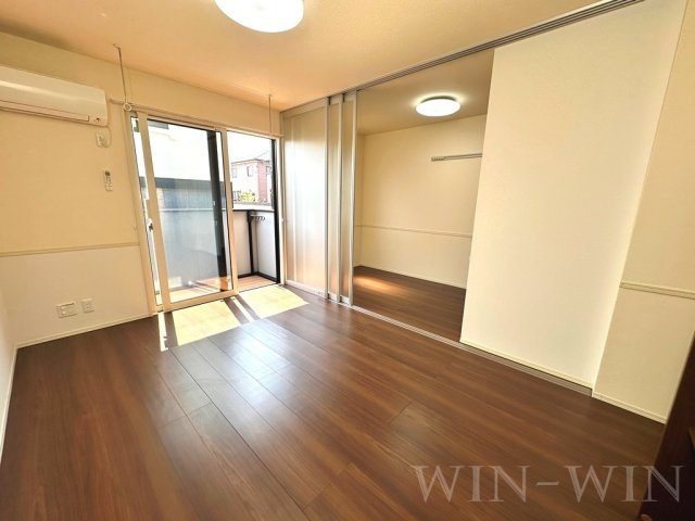 メゾン ラ・ヴェリテ Bの居間・リビング