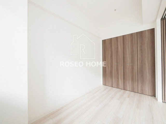 ラドゥセール谷町の洋室