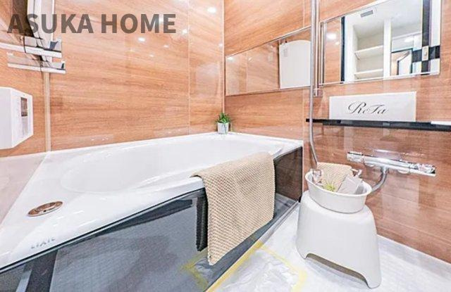 ハイラーク横浜白山の浴室|ゆったり足が伸ばせるので、毎日の疲れを癒すバスタイムを実現♪浴室換気乾燥暖房機付きで浴室内干しも可能！