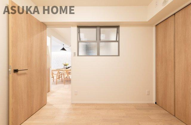 ハイラーク横浜白山の洋室|4.2帖の洋室。収納もあるので子供部屋にも◎家具の配置のご相談は是非お任せください。