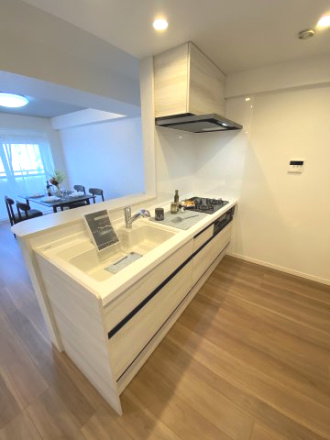 ウイング表町のキッチン|ご家族との会話を楽しみながらお料理できるキッチンです