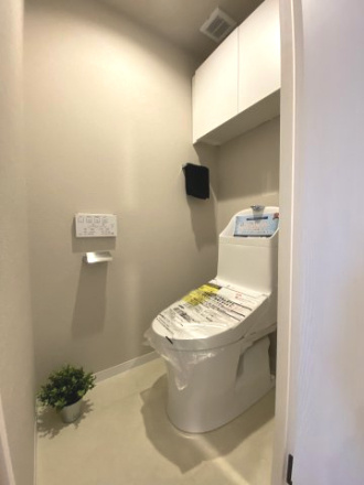 ウイング表町のトイレ|落ち着いた色調のトイレです