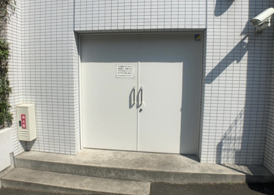 【設備】 | ソルグランデメイツ多摩境オレンジコート | 共有部分は、住民なら誰もが使える設備のこと。例えば駐車場やエレベーター、インターネット設備、セキュリティ設備などがあります。他にも、マンションの廊下・外部階段やエントランス・ゴミ置き場などがあります。