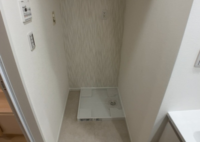 【ランドリースペース】 | ソルグランデメイツ多摩境オレンジコート | ランドリースペースも気になります。洗濯機置場があり「洗う、干す、取り込む、アイロンがけ、たたむ」など、洗濯に関する家事をするための空間です。広さや収納など付帯設備も含めて、詳細は現地でご確認ください。