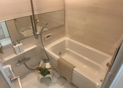 【浴室】 | ソルグランデメイツ多摩境オレンジコート | 入浴時の快適さも大事なことですが、綺麗な状態を維持できなければ気持ちよく入浴できません。毎日の掃除が楽という点は大事なポイントになります！カビが生えにくく掃除がしやすい、壁や浴槽を選ぶといいでしょう。