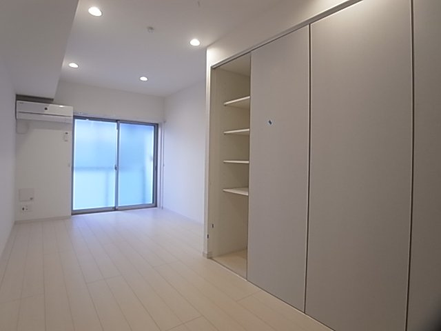 神戸市兵庫区駅南通３丁目の賃貸マンションの居間・リビング