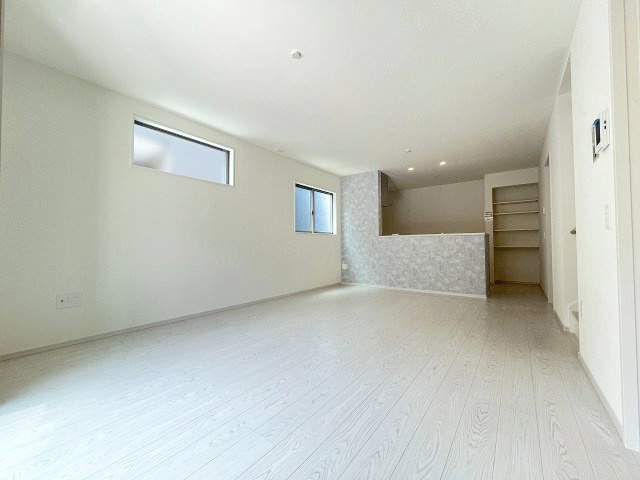【洋室】 | 福岡市城南区梅林3丁目2期　2号棟（全2棟）【仲介手数料無料・0円】 | 現地写真。1階洋室です。