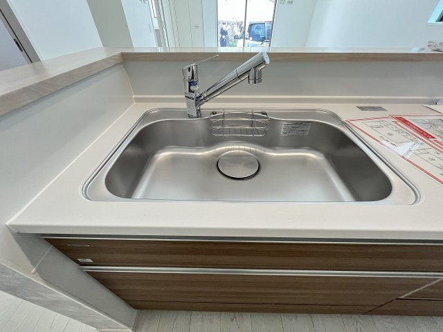 【キッチン】 | 福岡市城南区梅林3丁目2期　2号棟（全2棟）【仲介手数料無料・0円】 | 現地写真。