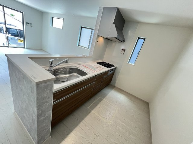 【キッチン】 | 福岡市城南区梅林3丁目2期　2号棟（全2棟）【仲介手数料無料・0円】 | 現地写真。