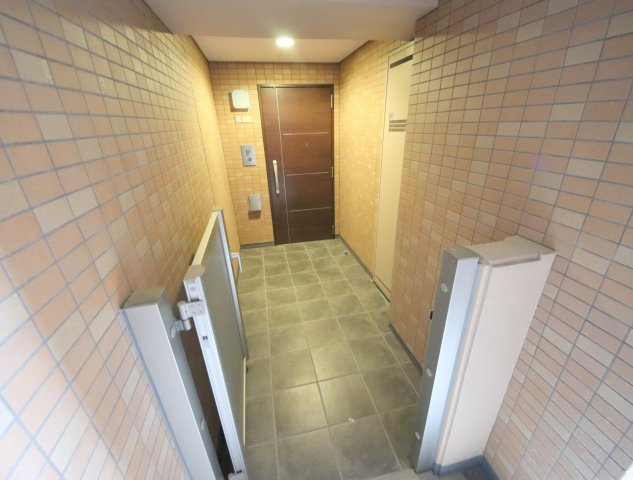 レイセニット奈良グラン・ヴェルジェのエントランス