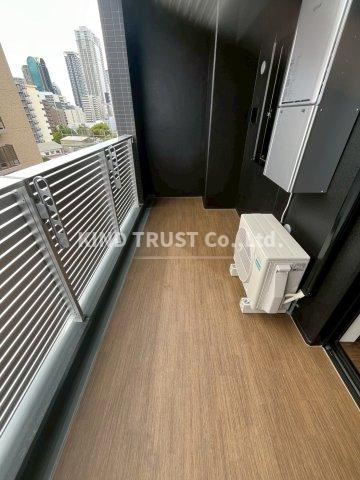 セントリヴィエ大阪梅田のバルコニー|外からの目が気にならないバルコニーで洗濯物が干せます