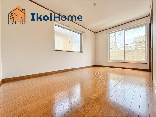 神戸市西区玉津町町今津　中古戸建の寝室|●年中無休：当日予約可●2階約7.5帖の洋室です。主寝室にオススメの一番広いお部屋です♪