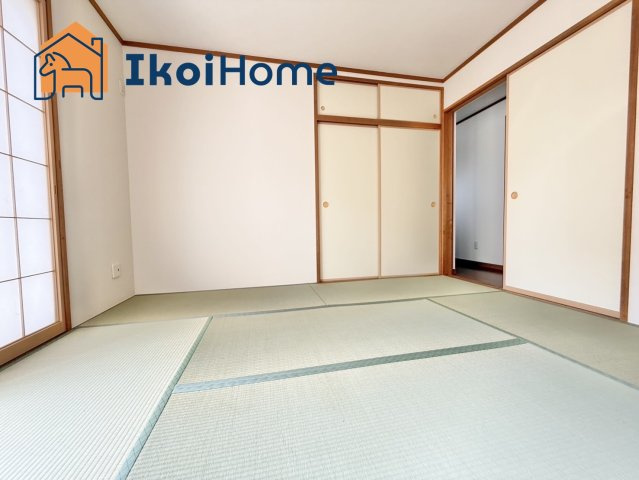 神戸市西区玉津町町今津　中古戸建の内装|●年中無休：当日予約可●LDK横の和室6帖です。約1帖サイズの押し入れ収納も完備しております。