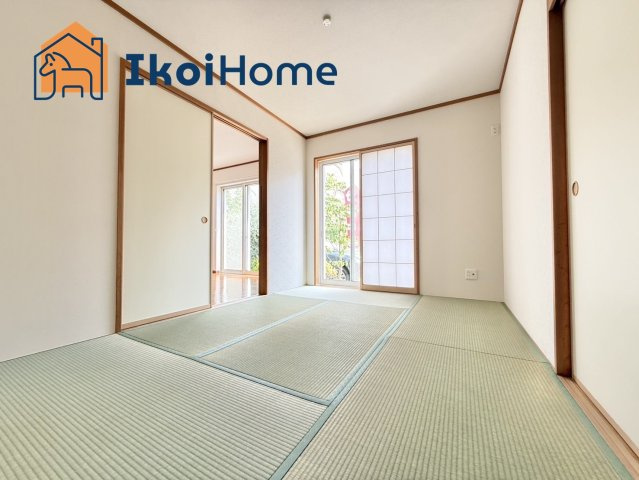 神戸市西区玉津町町今津　中古戸建の内装|●年中無休：当日予約可●LDK横の和室はお子様の遊び場やお昼寝スペースとしてもオススメです♪