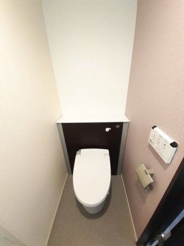 ガーデンハウスＭ　Ｃのトイレ|落ち着いた色調のトイレです