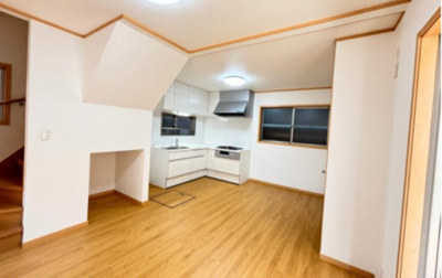 【居間・リビング】 | 八尾市上尾町2丁目　中古戸建