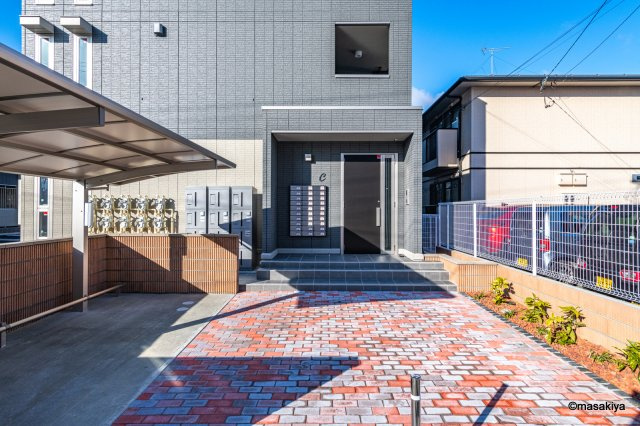 リヴェール中御所　Cのエントランス