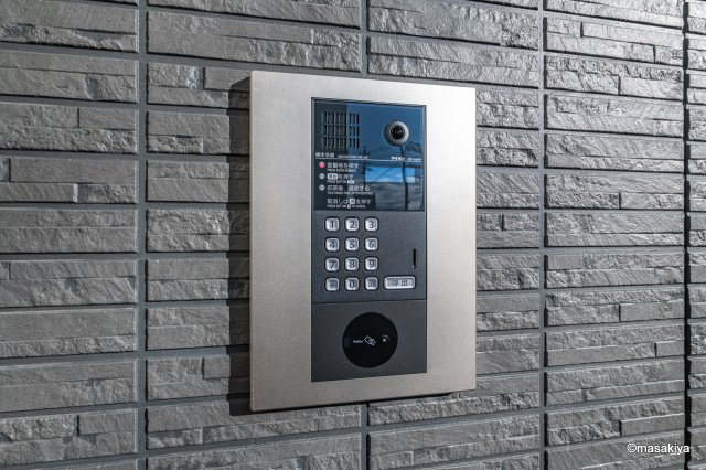 リヴェール中御所　Cのエントランス