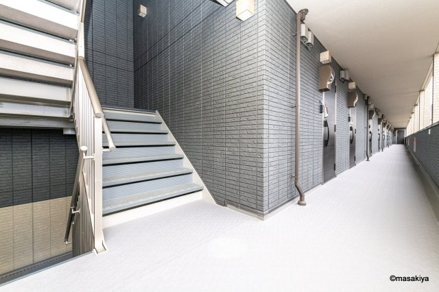 リヴェール中御所　Cのエントランス