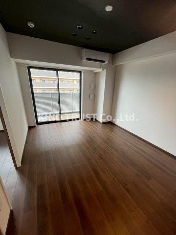 セントリヴィエ大阪梅田の居間・リビング|居間です