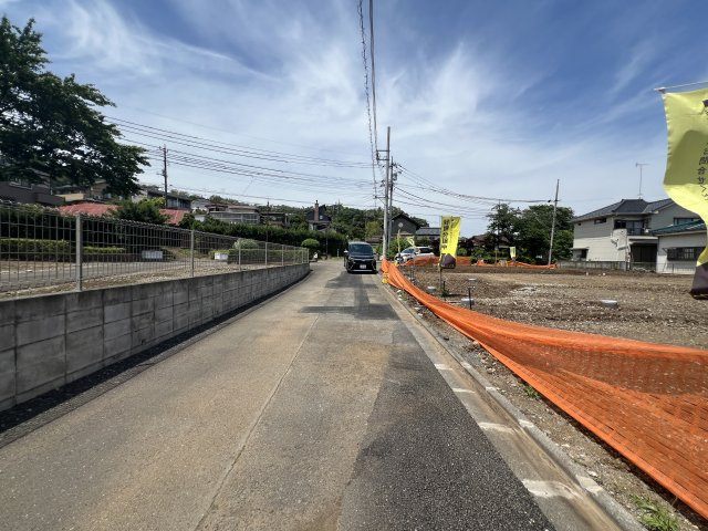 武蔵村山市本町　新築戸建全6棟の前面道路含む現地写真