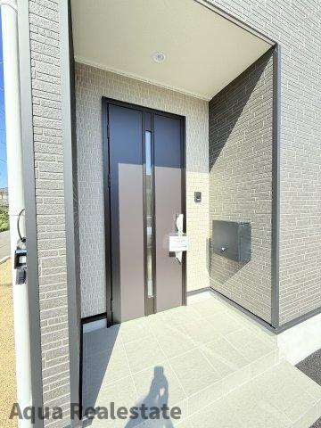 クレイドルガーデン高松市下田井町第三の玄関|明るい玄関です