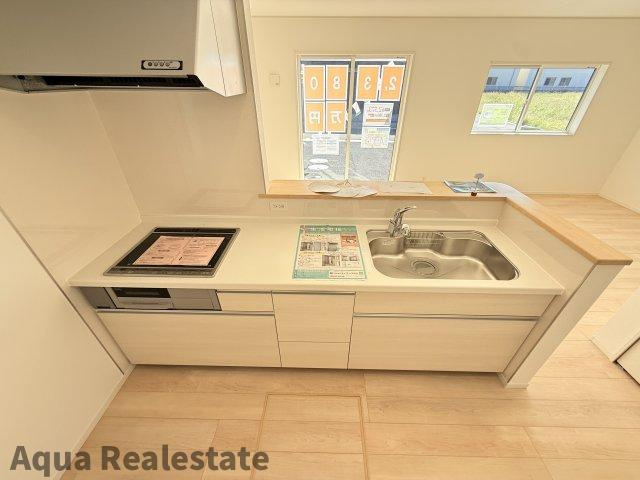 クレイドルガーデン高松市下田井町第三のキッチン|コンパクトなキッチンで掃除もラクラク