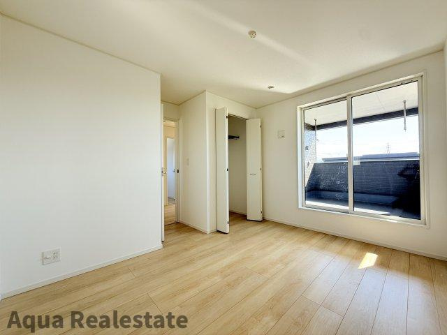 クレイドルガーデン高松市下田井町第三の子供部屋|落ち着いた色調の洋室です