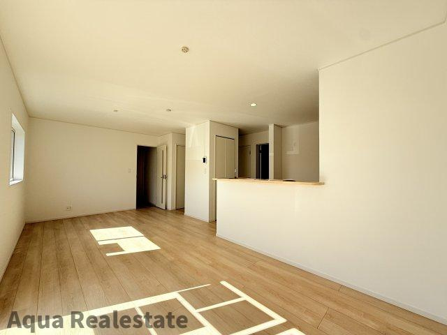 クレイドルガーデン高松市下田井町第三の居間・リビング|ゆったりとしたリビングです