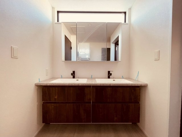 【洋室】 | ～インフィーア Vol. 66　練馬区春日町４丁目　ブランド新築戸建て～ | 【建築中】自然光に包まれ、心地よく過ごせるプライベート空間