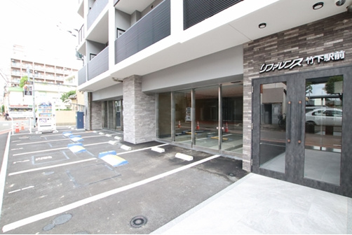 リファレンス竹下駅前の駐車場