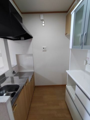 コーポ内野のキッチン|食器棚付き