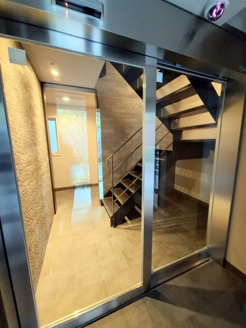 エルブランシュのロビー|★キレイなガラス張りのロビー★