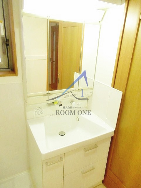 ハウスパティオの洗面所|独立洗面台です。