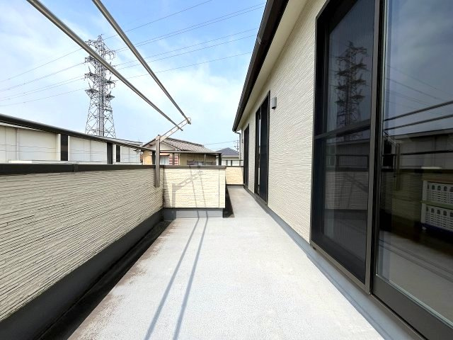 あま市中萱津　売戸建のバルコニー|南面バルコニーにつき洗濯物がよく乾きます！