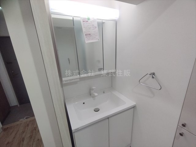 【独立洗面台】 | アーベイン川越南大塚キッズプレース | 独立洗面台、小物を置くことができて便利です