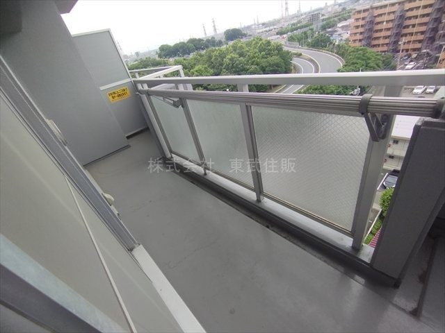 【バルコニー】 | アーベイン川越南大塚キッズプレース | 開放的で明るい空間を演出してくれるバルコニーです