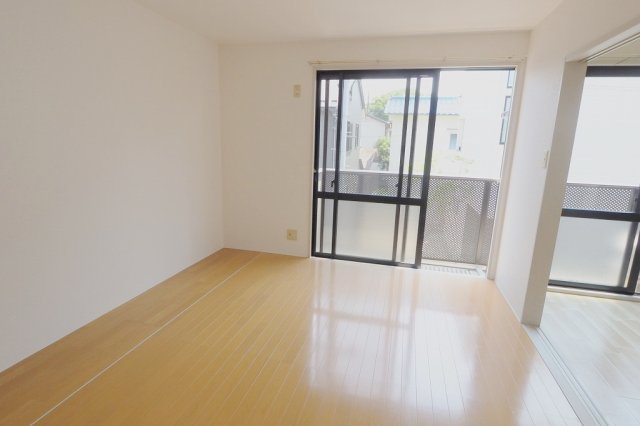 TKハイツの居間・リビング