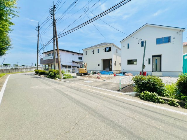 前橋市女屋町の前面道路含む現地写真|車の通りも少なく駐車も安心◎