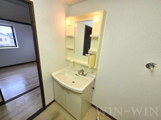 ベネッセレ豊橋西の独立洗面台