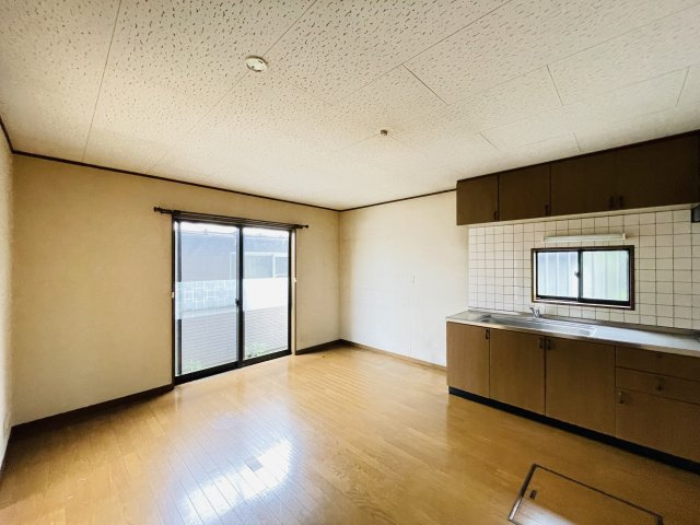 【居間・リビング】 | 熊谷市拾六間　中古戸建