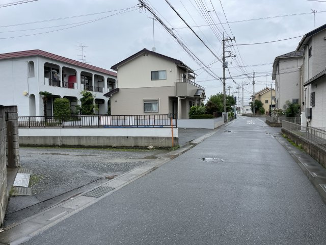 【前面道路含む現地写真】 | 熊谷市拾六間　中古戸建