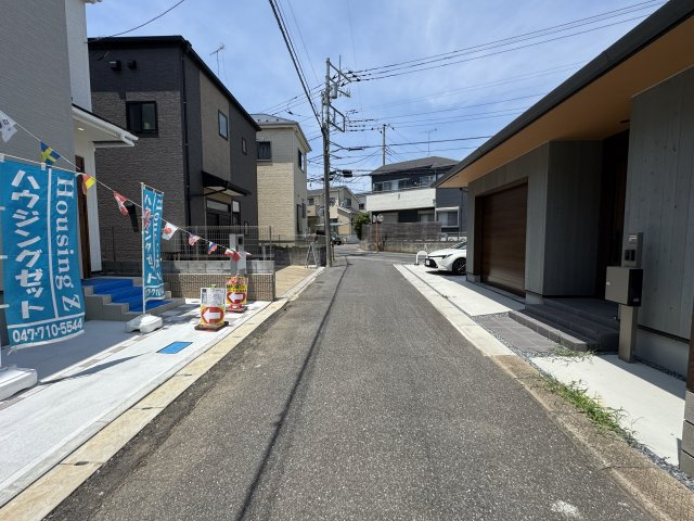 柏市しいの木台４丁目新築戸建【高柳西小学校：6分】の前面道路含む現地写真|北側前面道路