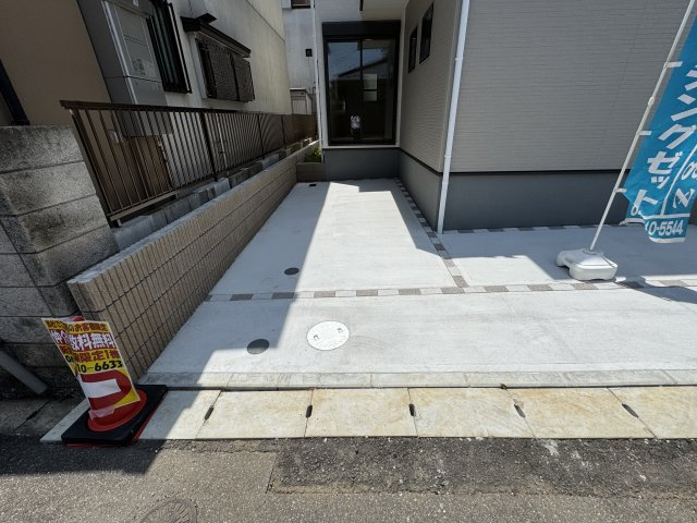 柏市しいの木台４丁目新築戸建【高柳西小学校：6分】の駐車場|駐車スペース完備