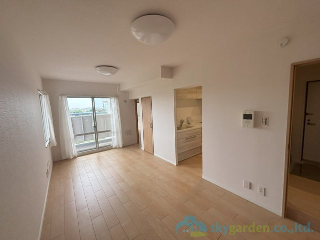 本厚木リバーサイドマンション参番館の居間・リビング