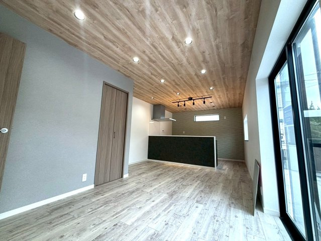 厚南北の居間・リビング