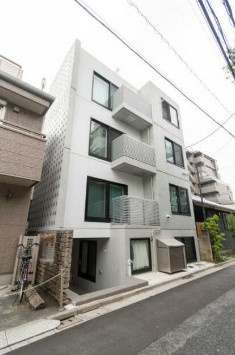 【外観】 | ラシクラス鷺ノ宮 | 鉄筋コンクリート造のがっちりとした建物。